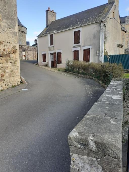 Charming Detached 2 Bedroom Ancient House In Medieval Quarter Of A Small Town In The Pays De La Loire, France Sillé-le-Guillaume Eksteriør billede