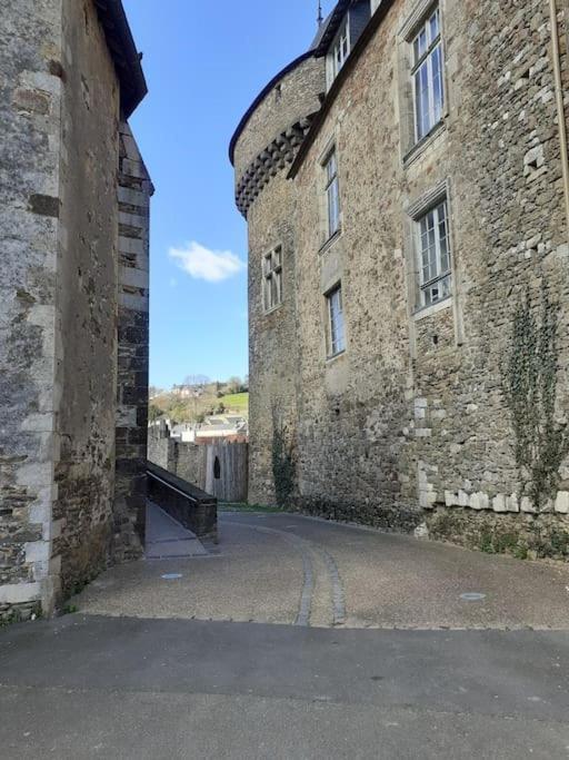 Charming Detached 2 Bedroom Ancient House In Medieval Quarter Of A Small Town In The Pays De La Loire, France Sillé-le-Guillaume Eksteriør billede