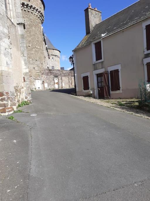 Charming Detached 2 Bedroom Ancient House In Medieval Quarter Of A Small Town In The Pays De La Loire, France Sillé-le-Guillaume Eksteriør billede