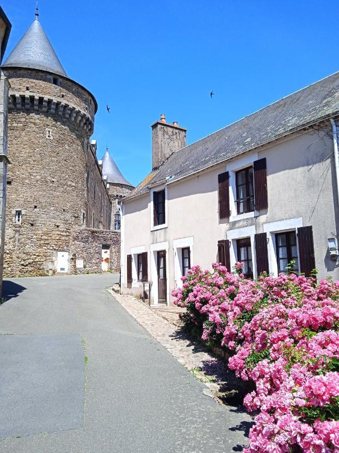 Charming Detached 2 Bedroom Ancient House In Medieval Quarter Of A Small Town In The Pays De La Loire, France Sillé-le-Guillaume Eksteriør billede