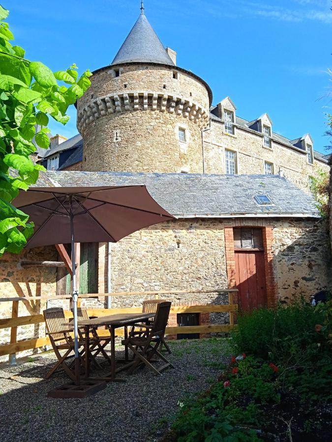 Charming Detached 2 Bedroom Ancient House In Medieval Quarter Of A Small Town In The Pays De La Loire, France Sillé-le-Guillaume Eksteriør billede