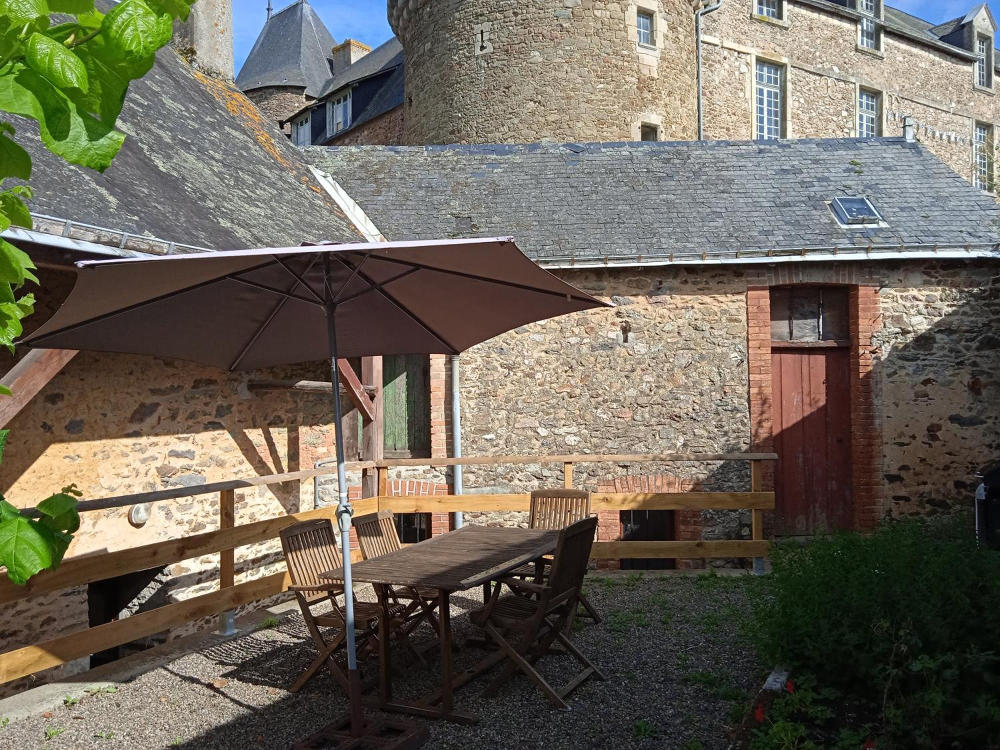 Charming Detached 2 Bedroom Ancient House In Medieval Quarter Of A Small Town In The Pays De La Loire, France Sillé-le-Guillaume Eksteriør billede